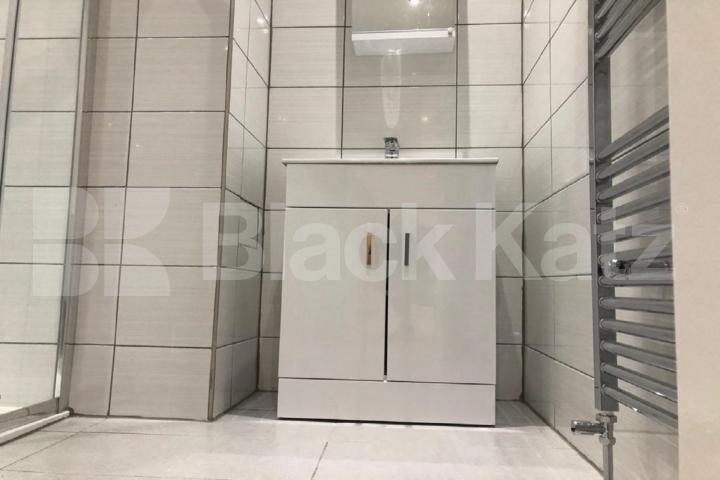 Superbly located modern period conversion  Borough High Street, Borough